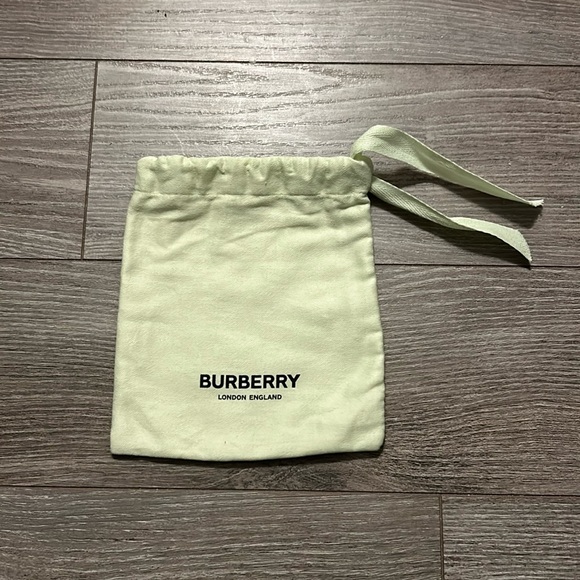 BURBERRY Small Drawstring Dust Bag in Green￨(Size 7" x 8.25") - Picture 3 of 8